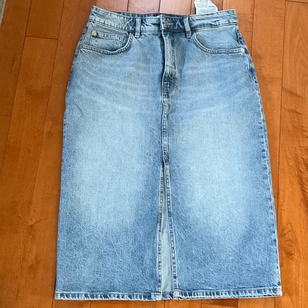 Zara Light Blue Denim Skirt with Contrast Stitching